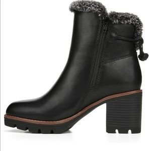 NEW in box: Naturalizer Valene boots in black. Faux fur lined. Warm, Waterproof!
